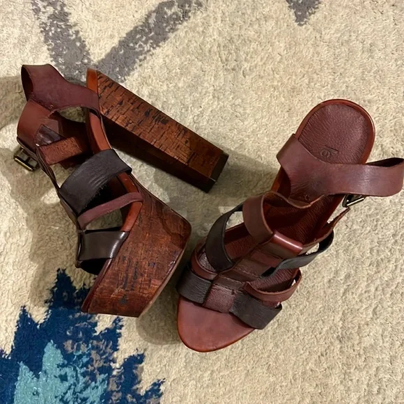 Leather 70s platform sandals. 6 - Picture 2 of 12